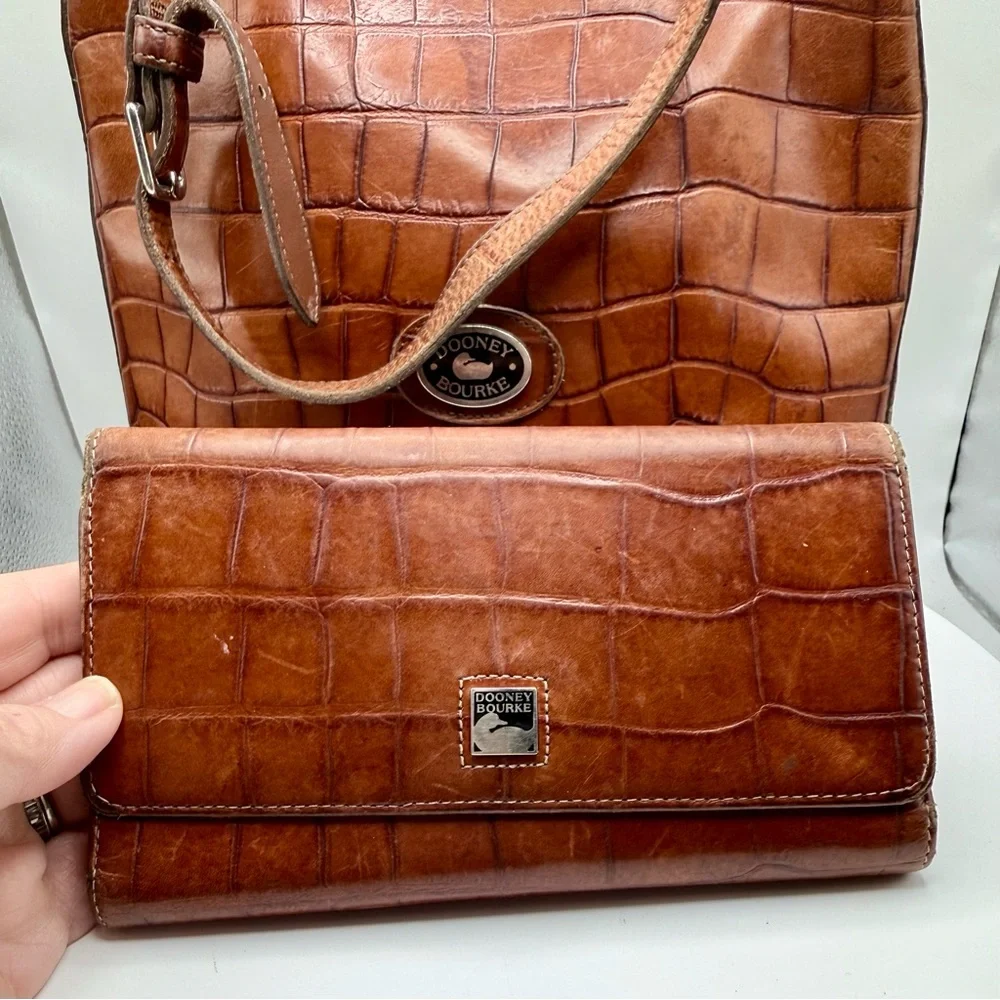 Vintage Dooney & Bourke Brown Croco Embossed Leather Hobo Bag + Wallet USA - Picture 13 of 16